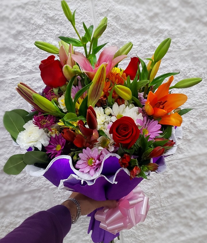 Envio y venta de flores ,rosas, plantas,arreglos florales ,regalos y desayunos a domicilio con delivery gratis en la Ciudad Autonoma de Buenos Aires y con costo de envo en localidades del Gran Buenos Aires asi como delivery de flores y plantas a travs de florerias asociadas en todas las provincias de la Argentina, Buenos Aires, la Pampa, Tucuman, La Rioja, Ro Negro, Entre Rios, Corrientes, Misiones, Neuquen, Chubut, Tierra del Fuego, Santa Cruz, San Luis, Mendoza, Cordoba, Jujuy, Formosa, Santiago del Estero, Salta, Chaco, Catamarca ,San Juan, y ademas realizamos el delivery de flores ,coronas,palmas , plantas y regalos a todas las ciudades de Argentina, Mar del Plata, Crdoba, Buenos Aires, con cargo en Santa Rosa, La Plata, Bella Vista, Neuquen, Pilar, Paran, Posadas, Resistencia, Cipolleti y mas de 300 ciudades y localidades en todo el territorio de nuestro pas, asi como tambien tenemos la posibilidad de enviar flores a casi todo el mundo en cuestion de horas